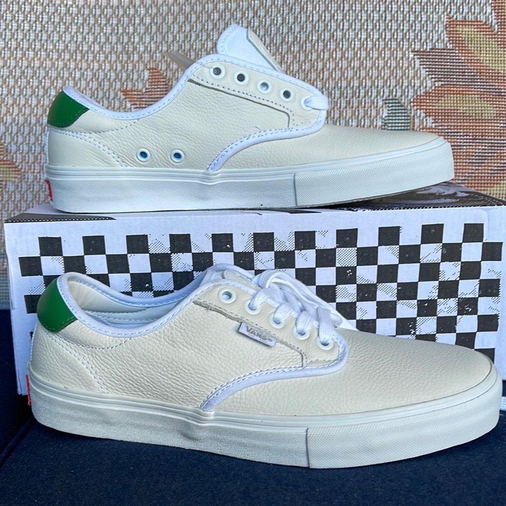 Vans WMNS Chima Ferguson
(Sport Vtg) White/Green
VNOA5JIH9BL
Sneakers